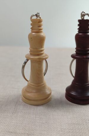 Llavero rey blanco madera