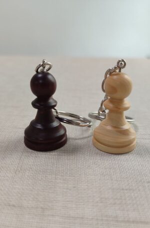 Llavero peón negro madera